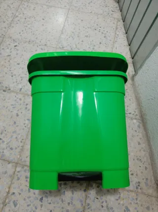 Papelera con pedal verde
