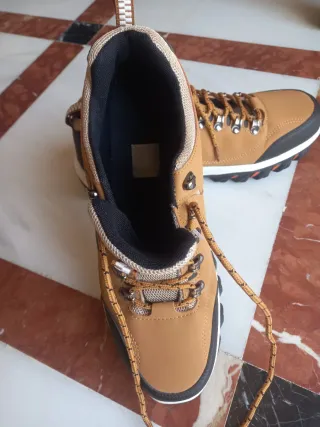 Zapatillas Ligeras Nuevas Marrones y Negras