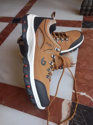 Zapatillas Ligeras Nuevas Marrones y Negras