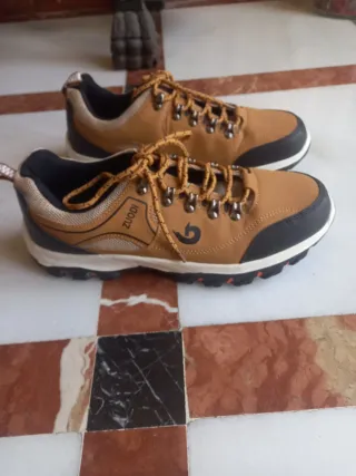 Zapatillas Ligeras Nuevas Marrones y Negras