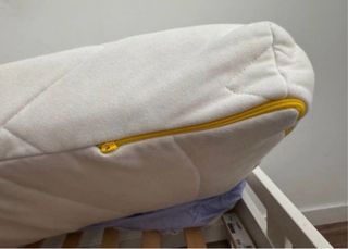 Cama infantil blanca con barrera