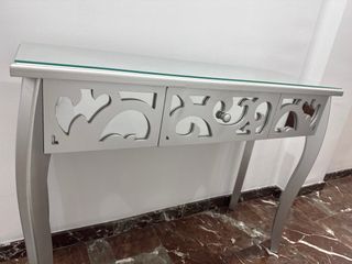 Recibidor gris plata con espejo