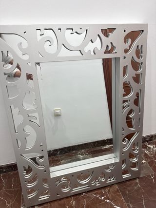 Recibidor gris plata con espejo