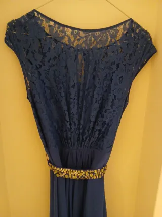 Vestido de fiesta azul con pedrería