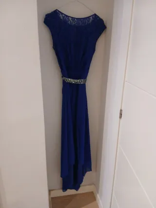 Vestido de fiesta azul con pedrería