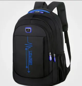 Mochila negra con diseño