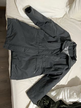 Cazadora negra básica