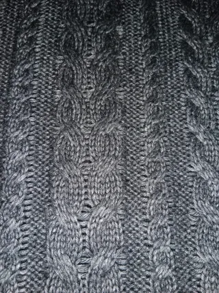 Maglione grigio con collo alto