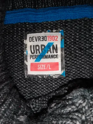 Maglione grigio con collo alto