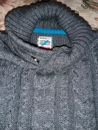 Maglione grigio con collo alto