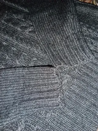 Maglione grigio con collo alto