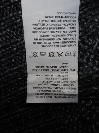 Maglione grigio con collo alto