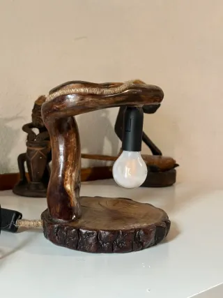 Lámpara de madera artesanal