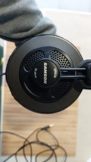 Auriculares Samson SR850