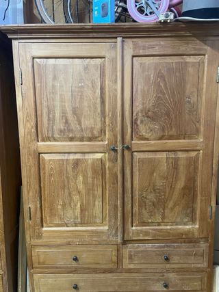 Armario ropero de madera Teka