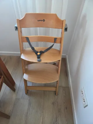 Silla infantil adaptable madera con cinturon