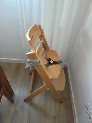 Silla infantil adaptable madera con cinturon