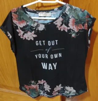 Camiseta Pull&Bear floral negra talla L