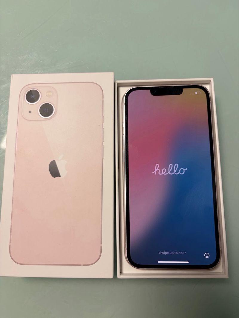 iPhone 13 128GB Rosa en muy buen estado afbeelding 3