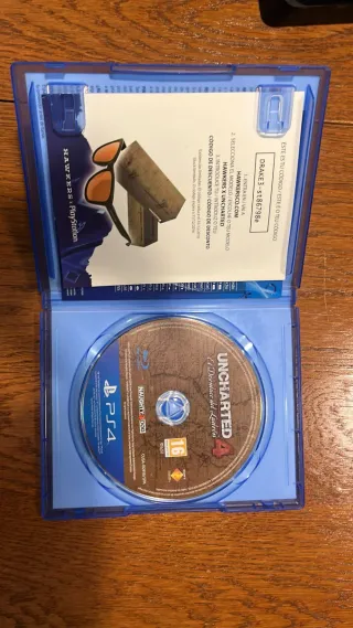 PS4 Slim Negra + 5 Juegos + Mando