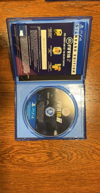 PS4 Slim Negra + 5 Juegos + Mando