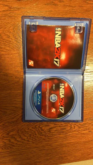 PS4 Slim Negra + 5 Juegos + Mando