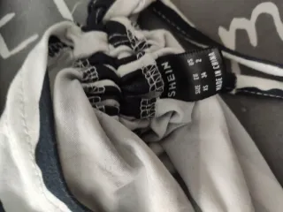 Camiseta Shein cebra manga larga