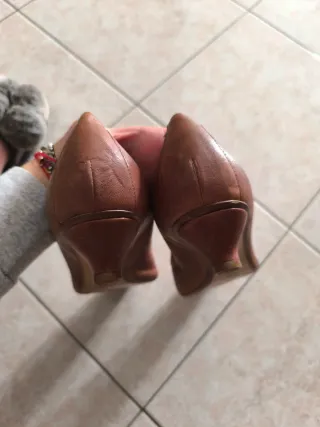 Scarpe donna marroni con decorazioni