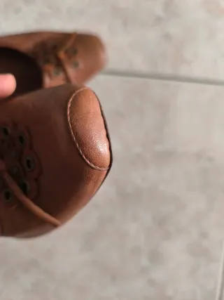 Scarpe donna marroni con decorazioni