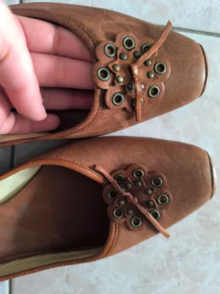 Scarpe donna marroni con decorazioni