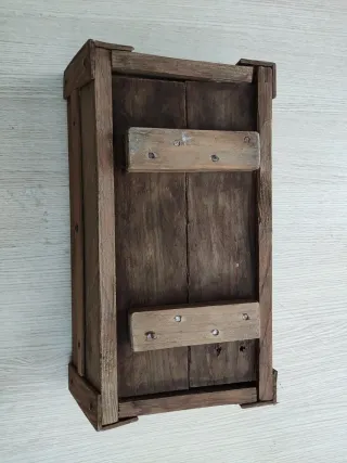 Macetero de madera rústico