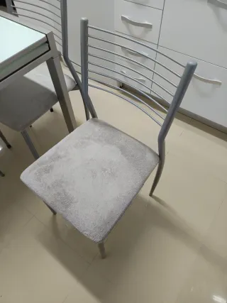 Mesa de cocina y 4 sillas