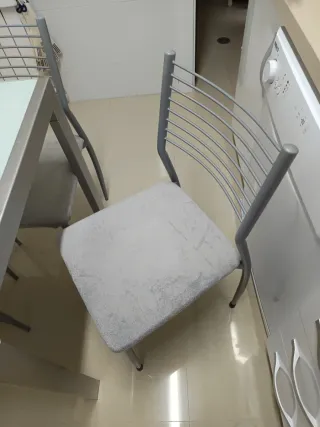 Mesa de cocina y 4 sillas