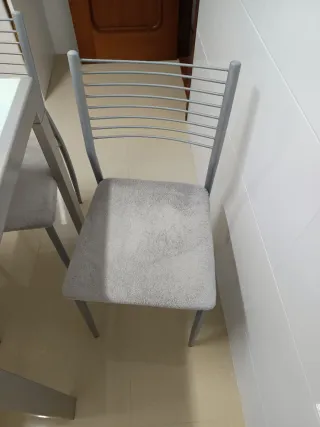 Mesa de cocina y 4 sillas