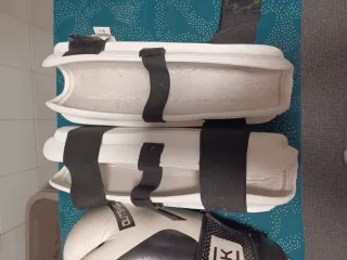 Guantes de boxeo y protecciones REBAJADO