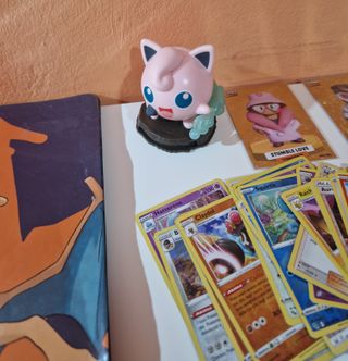 Lotto carte Pokemon+raccoglitore e altro