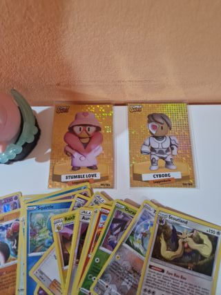 Lotto carte Pokemon+raccoglitore e altro