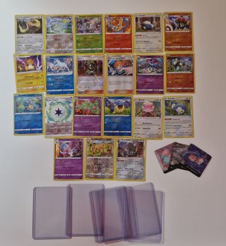 Lotto carte Pokemon+raccoglitore e altro