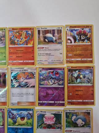Lotto carte Pokemon+raccoglitore e altro
