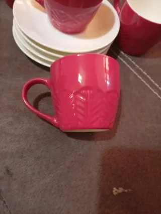 Juego de tazas y platillos de cerámica