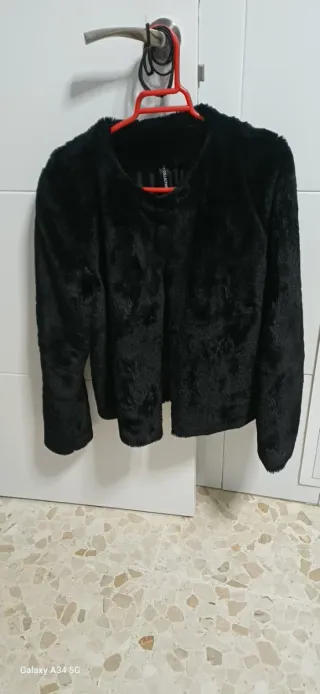 Abrigo pelitos negro talla única