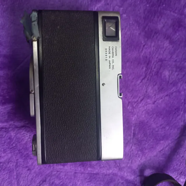 Cámara Canon Plata y Negra