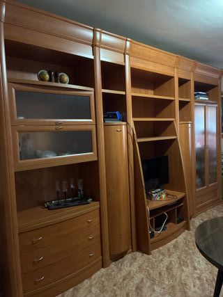 Mueble salón madera y cristal