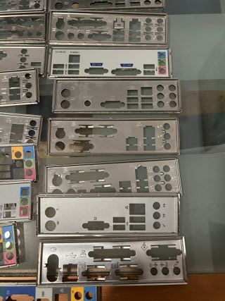 Lote 25 Chapas Traseras I/O Shield Placa Base