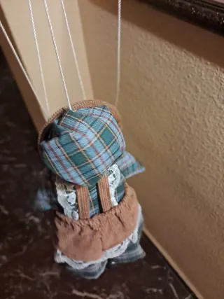 Muñeca títere de tela con traje de cuadros