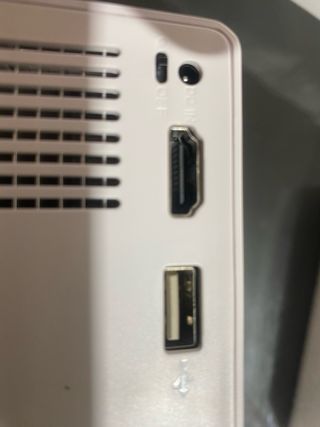 Mini proyector LED + pantalla