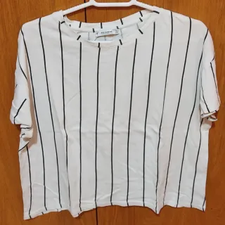Camiseta Pull&Bear Rayas Blancas y Negras