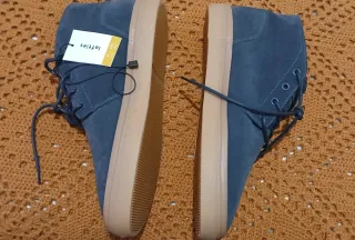 Botines azul marino con suela marrón