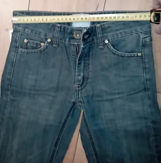 Pantalones vaqueros Dolores Promesas. Talla 27