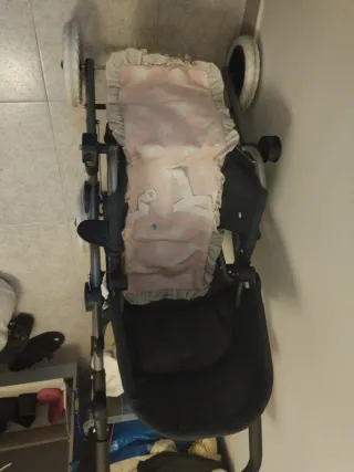 Carro de muñecas rosa